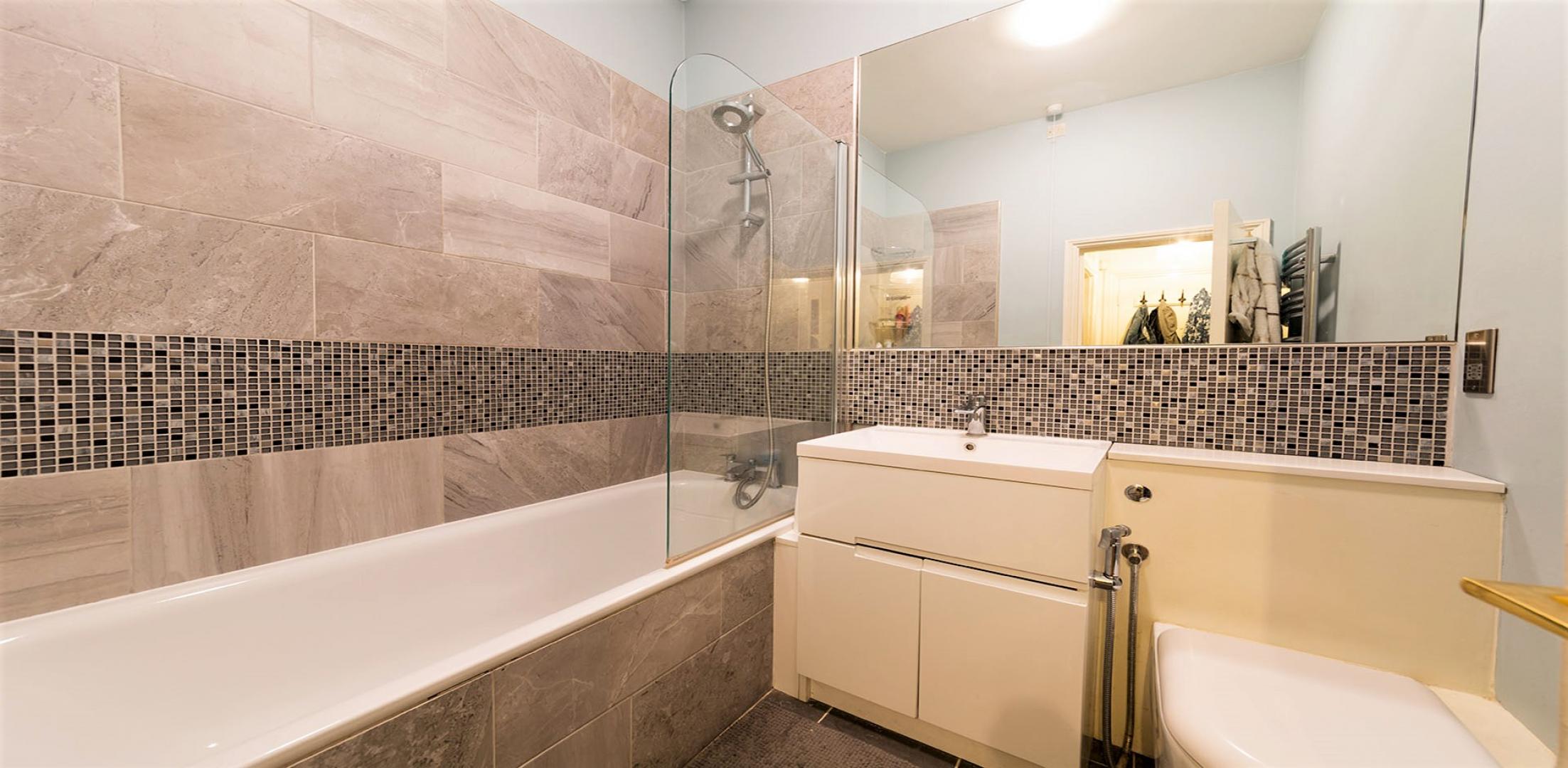 			LET, 2 Bedroom, 1 bath, 1 reception Flat			 Randolph Avenue, MAIDA VALE